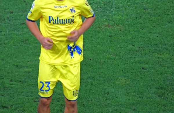 Valter Birsa v dresu Chieva