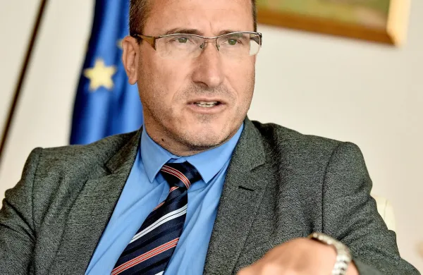 Generalni državni tožilec Drago Šketa očitno ni naklonjen 
temu, da bi razkrivanje ovadb postalo nova praksa.