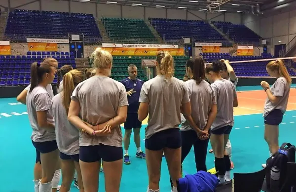 Slovenske odbojkarice po porazu z Bolgarijo danes čaka 
obračun z Grčijo.