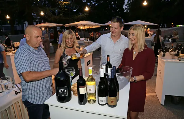 Pred centrom Park vrhunsko enogastronomsko druženje (foto)