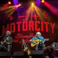 Terry Evans (levo) in Hans Theessink sta vsak zase ustvarjalna blues glasbenika, leta 2013 sta izdala tudi skupno 
zgoščenko Delta Time.