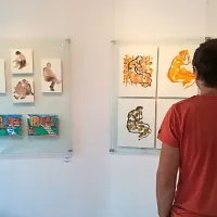Razstava del z drugega mednarodnega festivala akvarelov 
Castra bo v Lični hiši (na fotografiji) in v Lokarjevi galeriji na 
ogled do 30. septembra. 