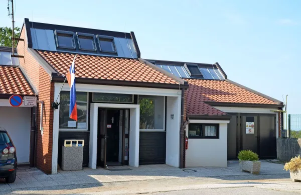   Vrtec v Kostanjevici na Krasu je pretesen, zato načrtujejo 
gradnjo prizidka. 