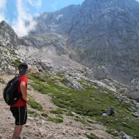 Padec z zahodne stene Mangarta je bil usoden za 71-letnega 
Avstrijca.