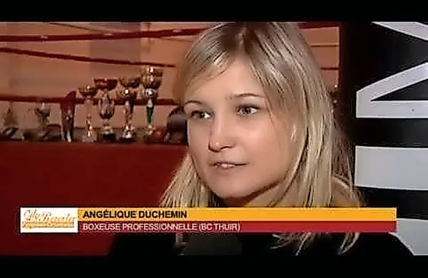 Zaradi srčnega zastoja med treningom je danes zjutraj umrla 
26-letna boksarska svetovna prvakinja v peresni kategoriji, 
Francozinja Angelique Duchemin.