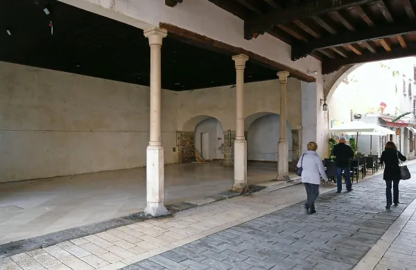 Malo ložo v Kopru so danes prodali zasebniku.