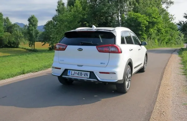 Poraba se zlahka giblje okrog petih litrov.