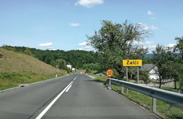  V vasici  Zalči  so obnovili   krili mostu oziroma nadvoza, saj sta 
bili poškodovani.

