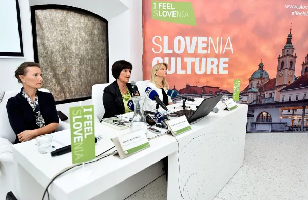 Aktualne podatke o rezultatih slovenskega turizma so predstavile (od leve)  Renata Martinčič, Eva Štravs Podlogar in  Maja 
Pak.