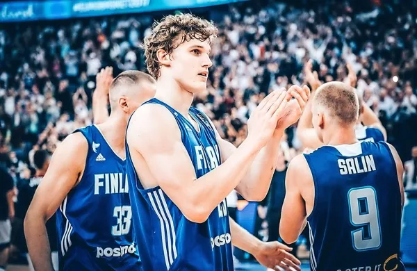 Mladi finski zvezdnik Lauri Markkanen, eden ključnih mož pri 
zmagi s Francijo.