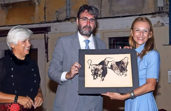 Direktorica foruma dr. Andreja Rihter (na fotografiji levo) in 
član žirije René Capovin iz muzeja Musil sta mednarodno 
nagrado za najboljši kratki film na področju muzeologije 
izročila direktorici srbskega Muzeja Jugoslavije za film Ruska 
avantgarda v Beogradu Nedi Knežević.