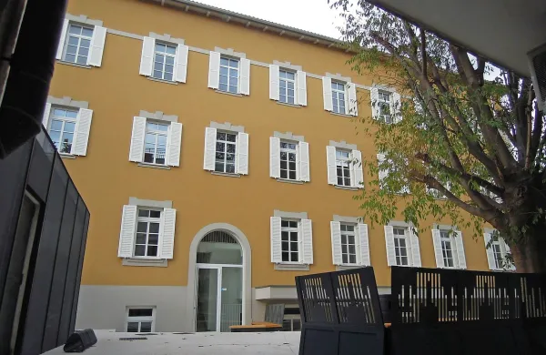 Za koprskim Dijaškim domom so zgradili nov, tretji stolpič, ki bo namenjen študentom.