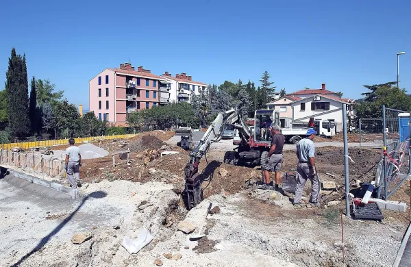 Novo parkiri&scaron;če &scaron;e pred koncem septembra