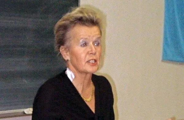 Zunajparlamentarna stranka Glas za otroke in družine se v 
volilno tekmo za predsednika republike podaja z Angelco 
Likovič. 