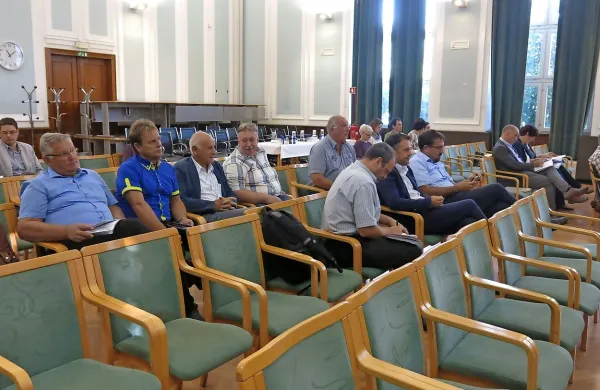 Poteze Nove KBM, ki prihodnje leto ukinja številna delovna 
mesta na Severnoprimorskem, so nesprejemljive, se strinjajo 
župani v regiji. 
