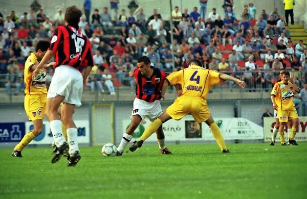 Fotografija je z zadnje medsebojne tekme Tabora in Maribora 
aprila leta 2001.