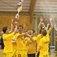 Spomin na zlato sezono 2009, ko je Puntar osvojil prvenstvo 
in superpokal. 