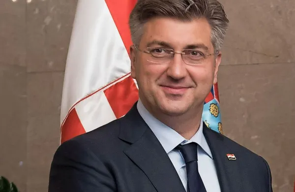  Hrvaški premier Andrej Plenković je pozval Slovenijo, naj 
opusti politiko izsiljevanja, potem ko je Ljubljana v sredo 
potrdila, da ne bo podprla hrvaškega članstva v Organizaciji 
za gospodarsko sodelovanje in razvoj.