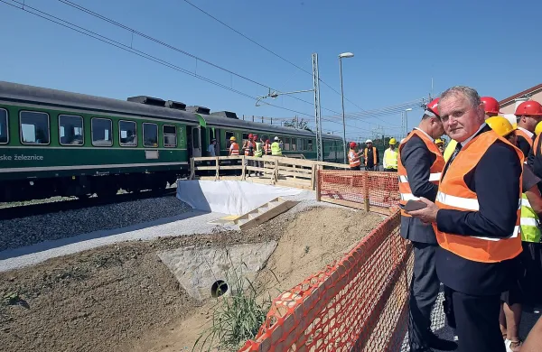 Na okrogli mizi soglasje o nujnosti drugega tira