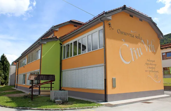 V   osnovni šoli Črni Vrh držijo pesti, da bi skorajšnje uradne 
meritve potrdile uspešnost protiradonske sanacije.