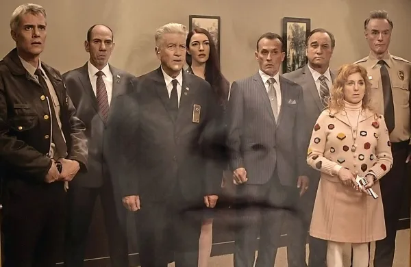 Prizor iz predzadnje epizode Twin Peaksa. Tak izraz na 
obrazu je imel najverjetneje marsikateri gledalec po ogledu 
zadnjih minut sklepne epizode.