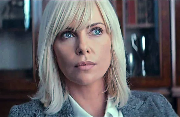 Charlize Theron je po vlogi Furiose v zadnjem Pobesnelem 
Maxu še vedno v odlični formi.
