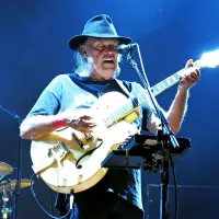Neil Young je lani v družbi skupine Promise of the Real blestel 
na koncertu  v kraju Piazzola sul Brenta pri Padovi. 