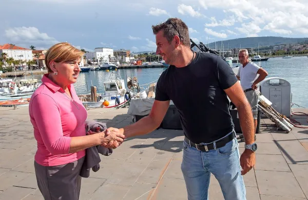 Predsednica NSi Ljudmila Novak na srečanju s koprskimi 
ribiči.