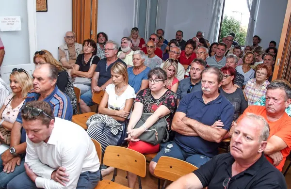 Nikoli več dvosmerna cesta