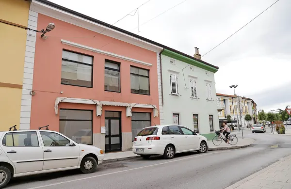 Knjižnico bodo postavili v prostore nekdanje galerije tik ob 
glavnem trgu.