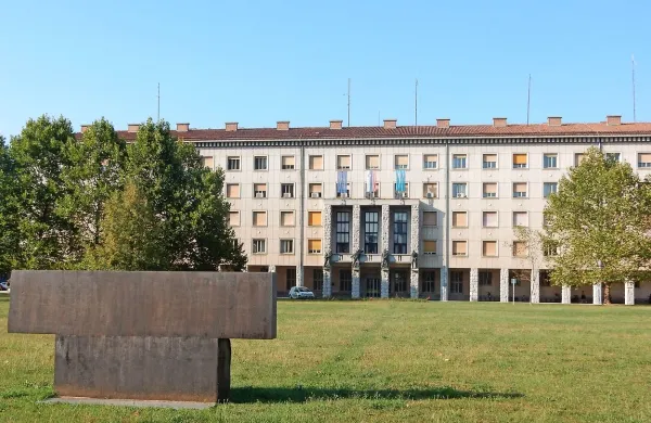 Novogoriška mestna hiša bo glavna kulisa osrednje proslave 
ob priključitvi Primorske matični domovini. Če bo vremenska 
napoved neugodna, jo bodo  prestavili na Kidričevo ulico. 