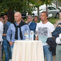 Osebnosti, ki so pisale ali še pišejo zgodovino ND Gorica: (v 
ospredju z leve): Pavel Pinni, Uroš Dovžak, Miran Srebrnič, 
Bogdan Pikula in Nenad Protega.