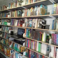 V novi potujči knjižnici je na voljo skoraj 500 knjig in drugih 
gradiv.