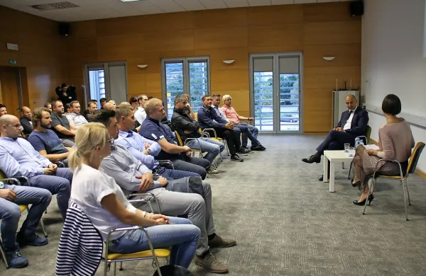 V Območni obrtno-podjetniški zbornici Ajdovščina so  ustanovili  Klub mladih podjetnikov Vipavske doline, ki bo 
omogočil mreženje,  sodelovanje, izmenjavo izkušenj.