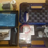 Kriminalisti so orožje zasegli tudi med hišnimi preiskavami pri 
kupcih.