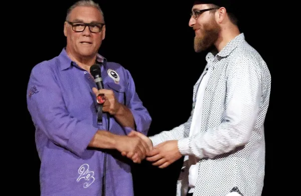 Zbrane v dvorani kulturnega doma  sta nasmejala stand-up 
komedijanta   Boris Kobal in  Gašper Bergant.