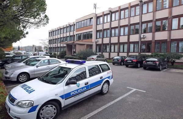 Cimos se v kazenskem postopku zaradi goljufije na škodo EU 
s tožilstvom pogovarja o sklenitvi sporazuma. 