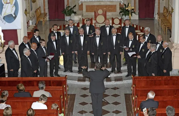 

Moški pevski zbor Provox je ob okroglem jubileju aprila lani 
priredil sakralni koncert v župnijski cerkvi sv. Danijela v 
Dornberku.