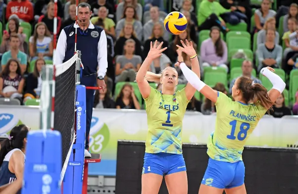 Kapetanka, Kanalka Eva Mori (1) je Slovenke dobro vodila 
tudi skozi kitajski zid.