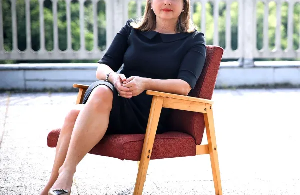 Mirana Likar bralcu prepušča, da skozi roman potuje v svojem redu in ritmu. 
