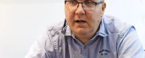 Renato Podbersič s svojim raziskovanjem izginule judovske 
skupnosti vrača v kolektivni spomin. 