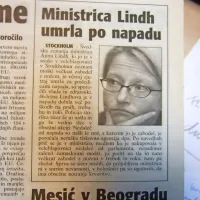 Švedska se je zavila v črnino: zunanja ministrica Anna Lindh, 
ki jo je neznani storilec v Stockholmu večkrat zabodel z 
nožem,  je umrla za posledicami napada.