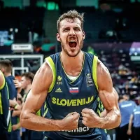 Goran Dragić napenja mišice.