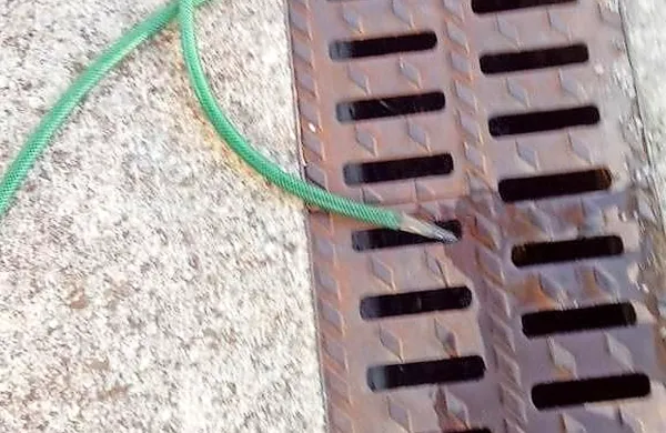 V koprski SLS so med drugim zaskrbljeni zaradi prečrpavanja 
greznične vode v meteorni iztok.  