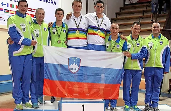Slovenci so na svetovnem prvenstvu na Reki leta 2015 
osvojili po dve zlati in bronasti medalji.