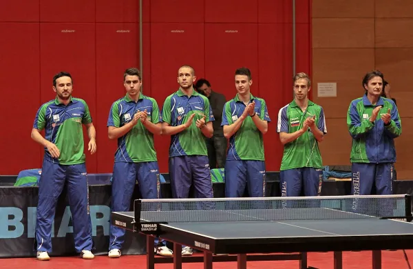 Slovenska namiznoteniška reprezentanca (prvi z leve je 
Bojan Tokić) je na EP osvojila bron.