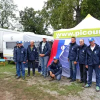 V taboru tekmovalcev biva tudi slovenska ekipa, prav tako 
konji s katerimi bodo tekmovali. 