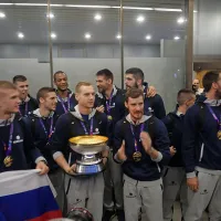 Zlati fantje so si  tudi na letališču vzeli čas za svoje navijače.