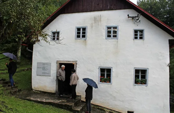 Bevkova domačija v Zakojci obiskovalce pričakuje odprtih vrat.     