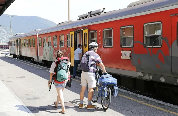 Bicikel in javni prevoz sta prava kombinacija vse dni v letu, ne 
le ob tednu mobilnosti. 